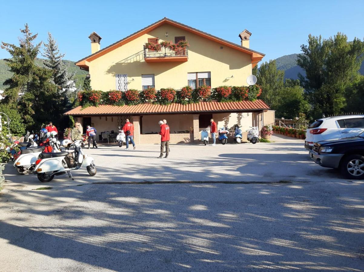 Le Stanze Di Bacco Villa Cagnano Amiterno ภายนอก รูปภาพ