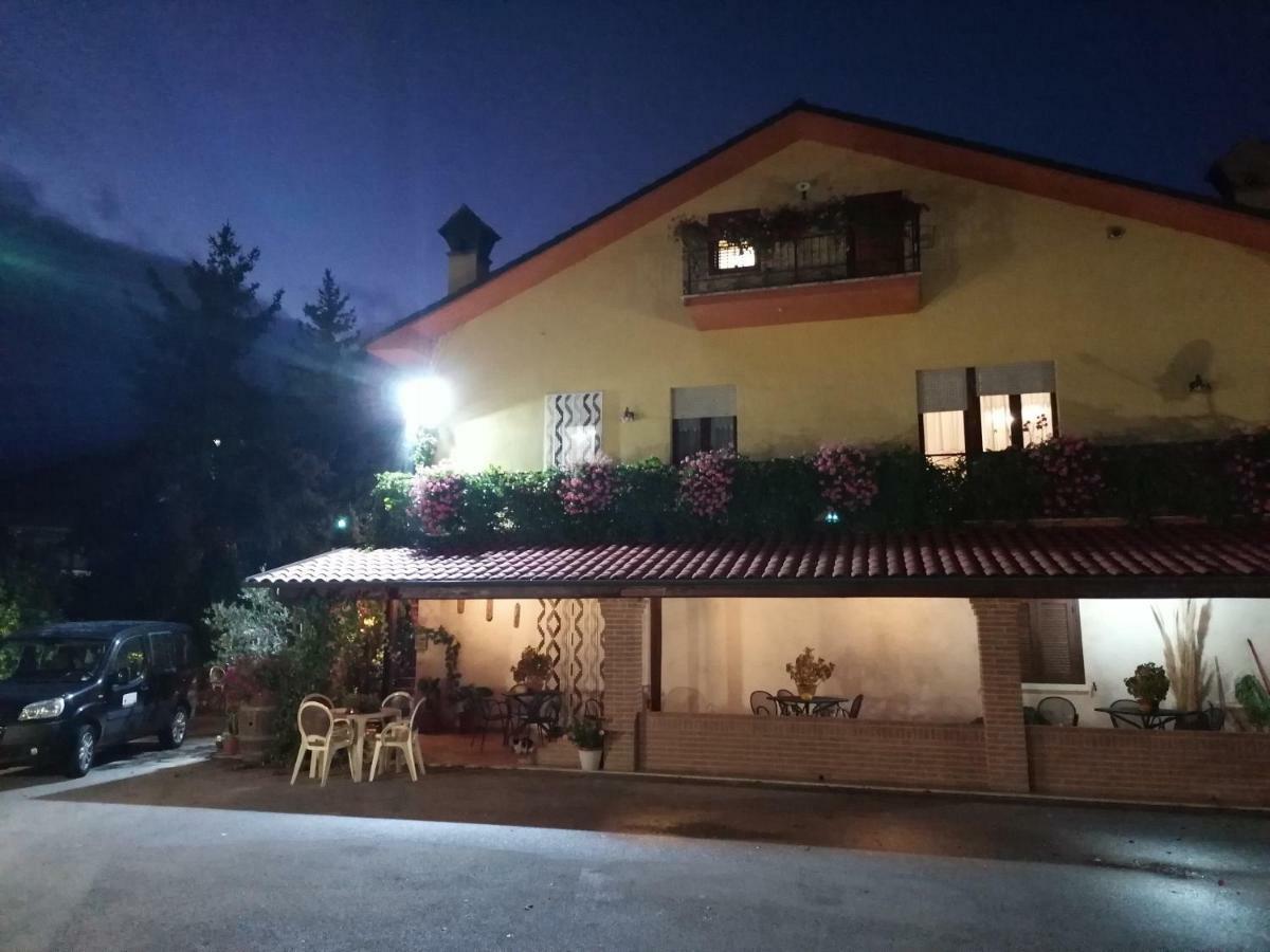 Le Stanze Di Bacco Villa Cagnano Amiterno ภายนอก รูปภาพ